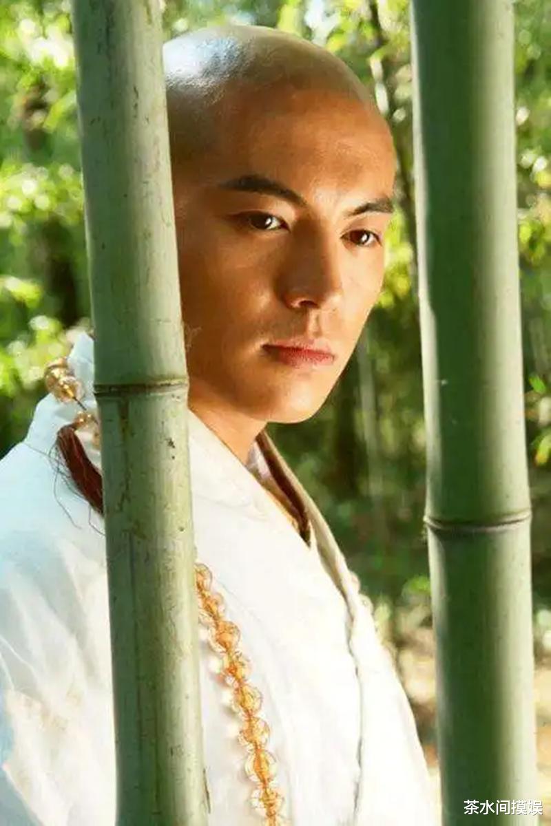 吴京|同是演和尚，怎么有人“人间真实”，有人却长发胡茬一个也不落？