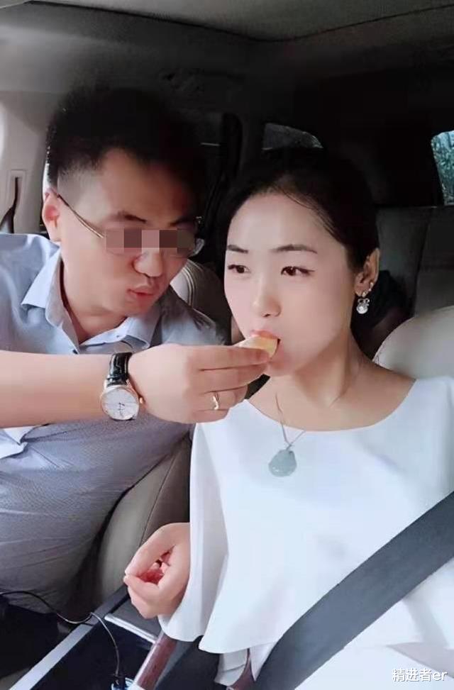 折翼天使杨佩:9岁时失去双臂,用双脚绣十字绣,被男友抛弃,如今怎样了