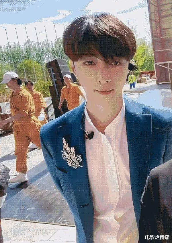 朱迅|五一晚会，宋祖儿白得耀眼，万茜包臀裙抢镜，朱迅穿旧衣风采不减