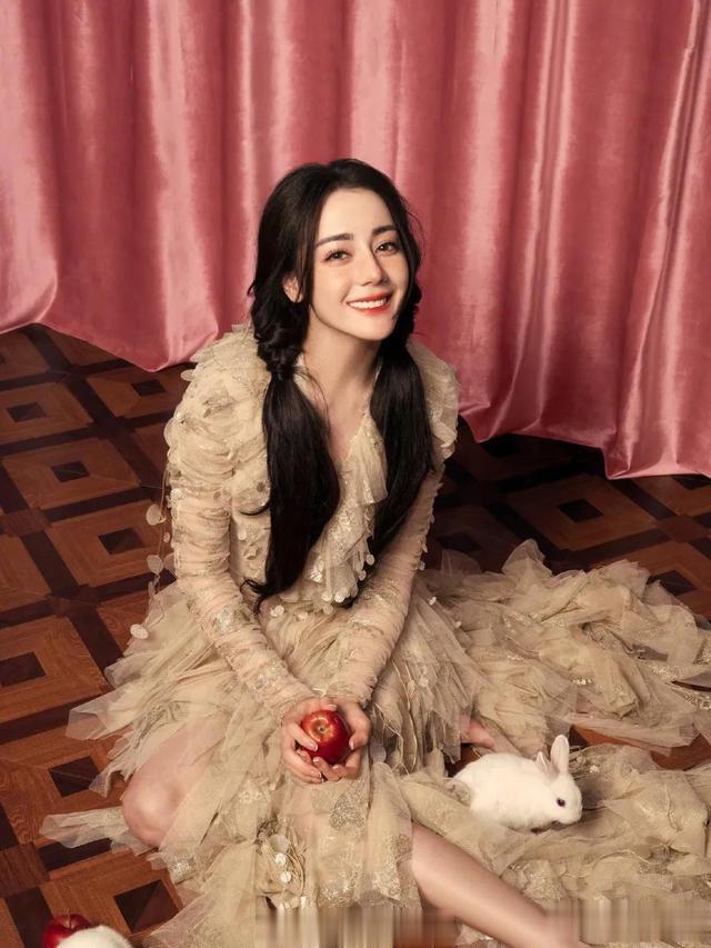 迪丽热巴|众星兔年贺岁大片，迪丽热巴仙气飘飘，赵丽颖杨幂今年春晚赢麻了