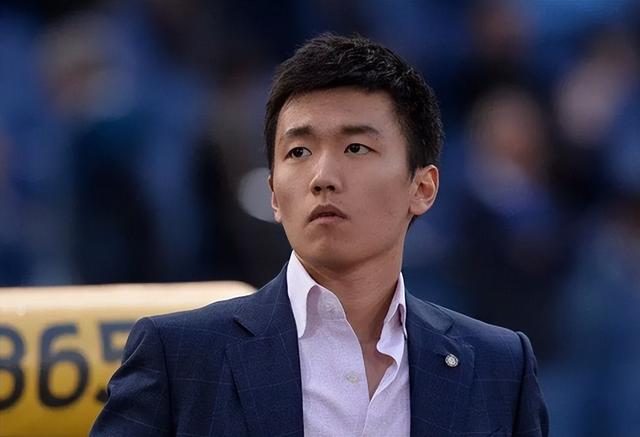 张康阳|30岁张康阳带娃出街，二人开玩具跑车兜风，深夜与陌生女子逛街