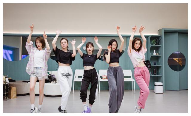 大S 金晨抹辣椒酱跑步，大S一天吃两口米饭，张天爱吃鸡蛋黄瓜瘦15斤