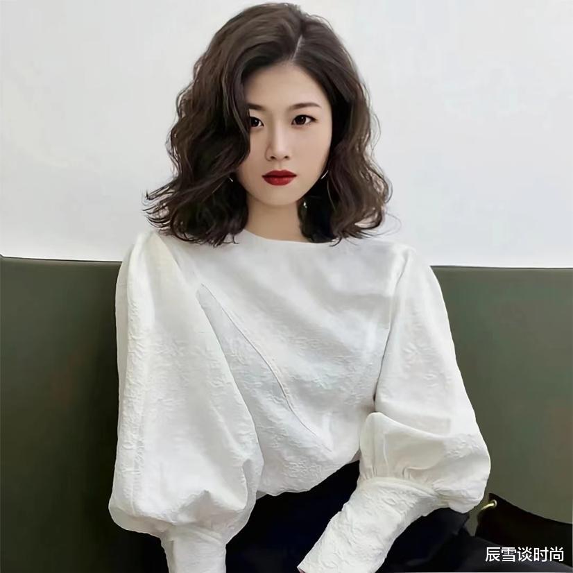 医美 过了40岁的女人：留“过耳”短发更时尚，知性大方又不失女人味