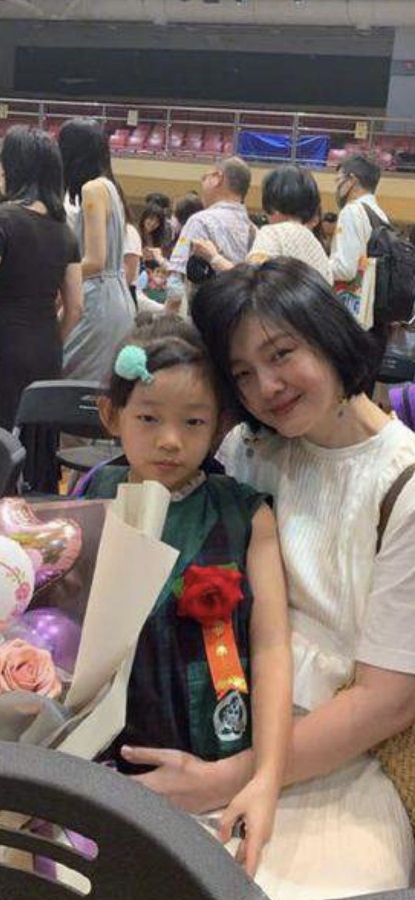 高小琴|大S具俊晔深夜逛街！穿吊带满身纹身欣赏不来，二婚比头婚玩得开