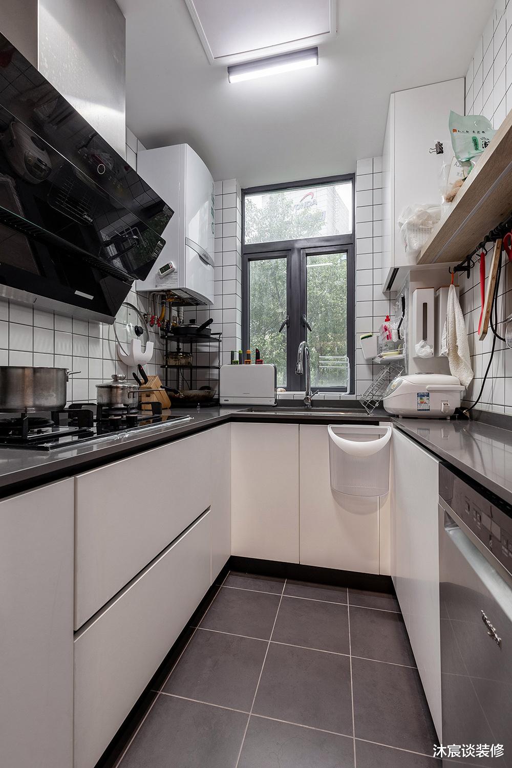 她家,多处可开可合式设计,还有树屋亲子区,温馨精致真让人喜欢