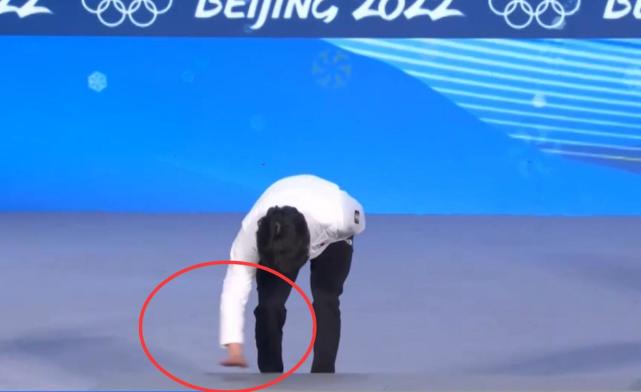 韩国队|冤枉金旼奎了？加拿大选手扫奖台时，谁注意韩国人的举动：真卖力啊