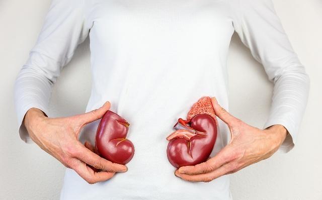 水果|男人晨起上厕所,身体若有3“感觉”,别大意,可能是肾衰竭前兆