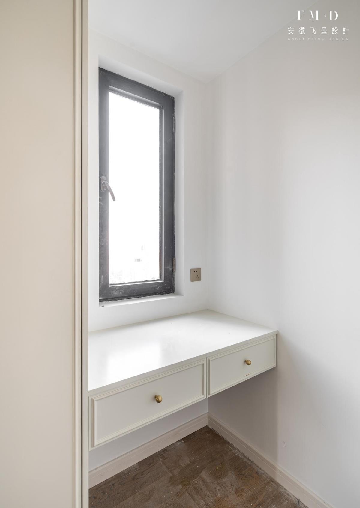 装衣帽间,对比留空组合设计,传统满柜装法输得彻底,问题出在这