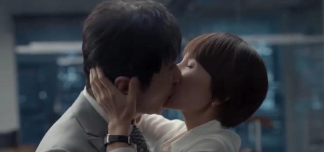 顾念|《玫瑰之战》顾念成了香饽饽,前夫和丰盛都爱着她,其实并非如此