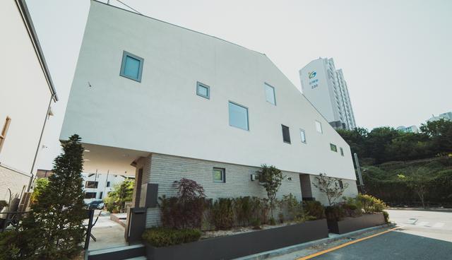 回老家盖套自建房,空气好、环境好,风格随性,和邻居家都不一样