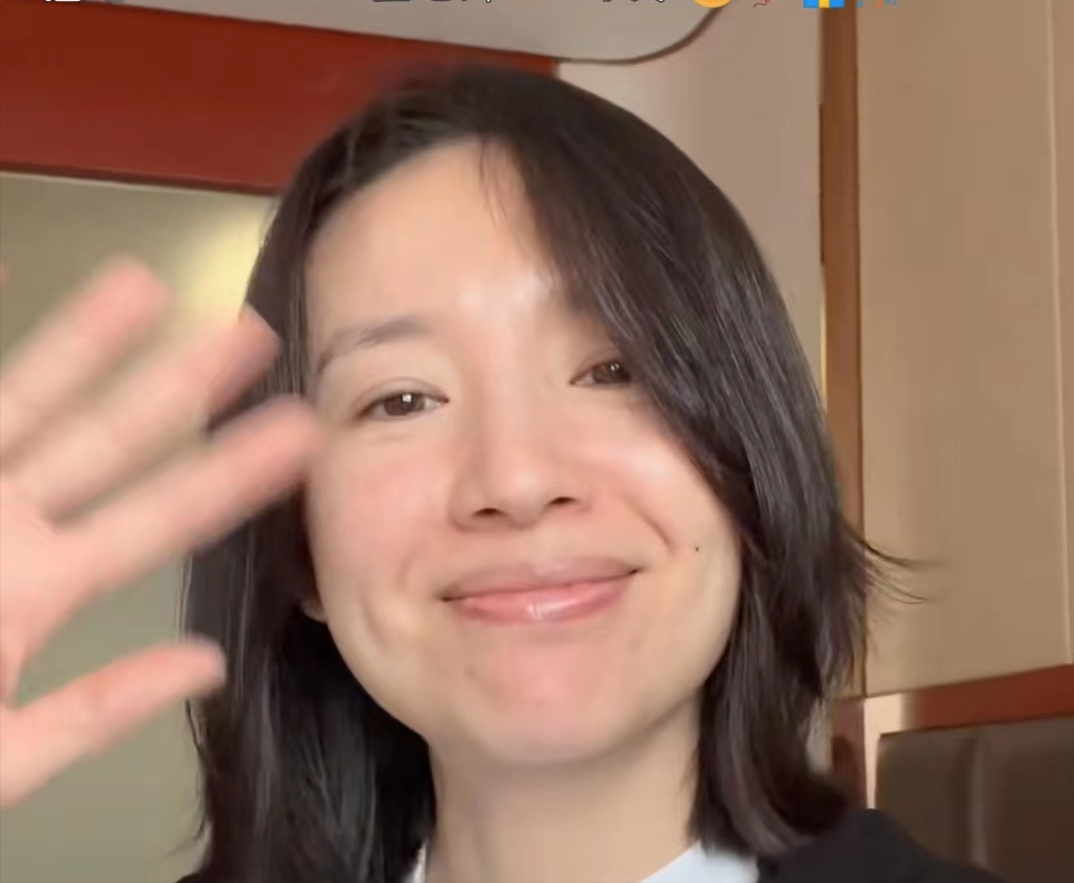 祝卿好|离婚10年的董洁素颜出镜为自己庆生,13岁的儿子长相像极了妈妈