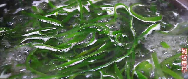 春季,猪肉牛肉靠边站,多吃“5菜2果”,营养祛肝火,越吃越精神