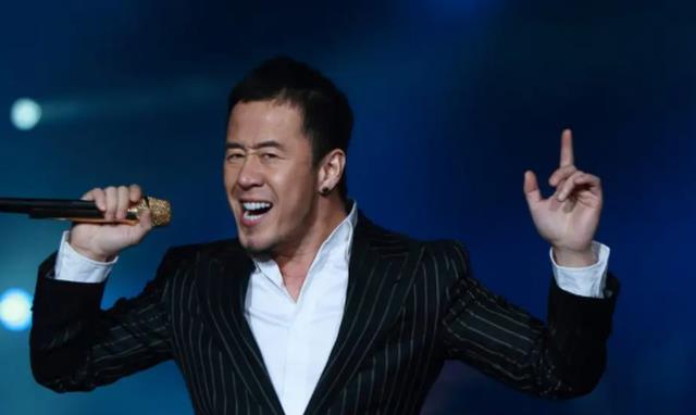 杨昆|60岁杨昆生活穷困潦倒，付不起物业费、别墅被卖，养老金不足3000