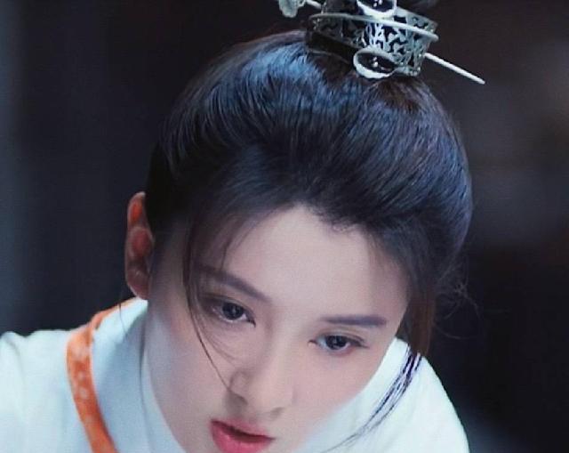 乔欣|嫣语赋乔欣巅峰造型来了，蓝衣古装造型仙气飘飘，随手一截都很美