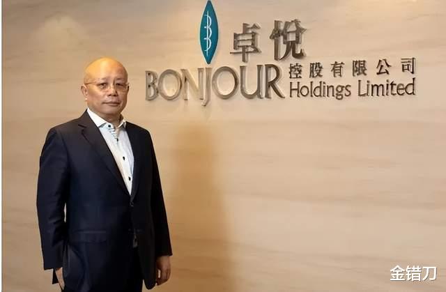 连亏5年,贱卖总部!香港没落巨头,太怀念内地游客了