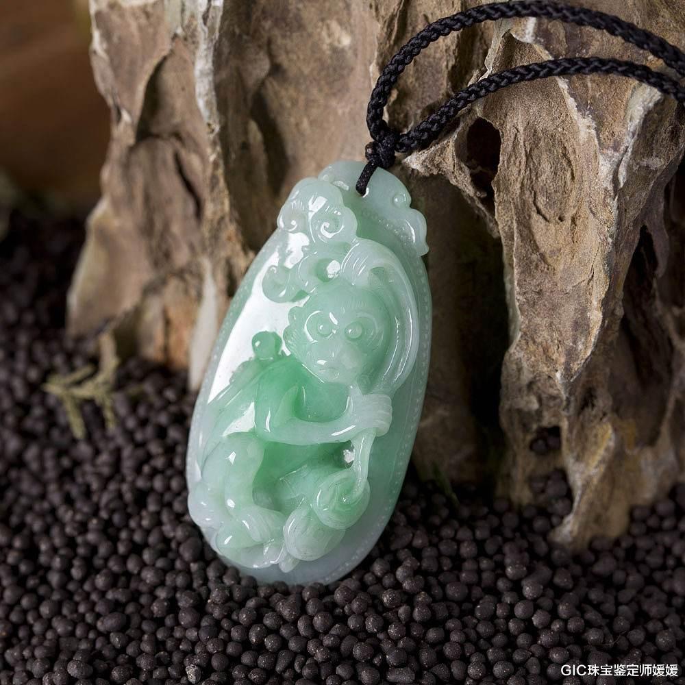 翡翠|翡翠要养是不是有点新鲜感?这就是“人养玉,玉养人”的意义所在