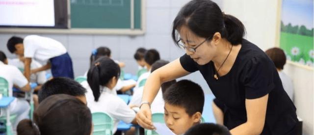 反向背调|师范生迎“好消息”，这两类岗位或成未来新趋势，收入等也很不错