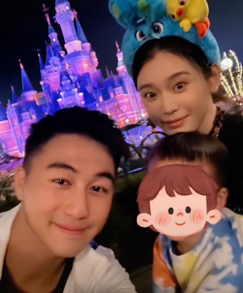 奚梦瑶|奚梦瑶晒母女二次元合照！单手抱娃臂力足，网友：吸取张嘉倪教训