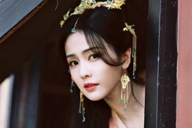 田曦薇|看《长月烬明》再看《田耕记》,白鹿和田曦薇,一个赢麻一个输麻