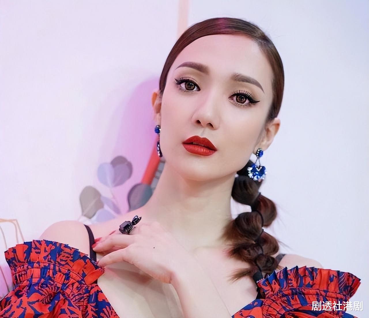 王君馨|话里有话?TVB离巢花旦台庆剧表现被赞,低调回应:不及其他演员