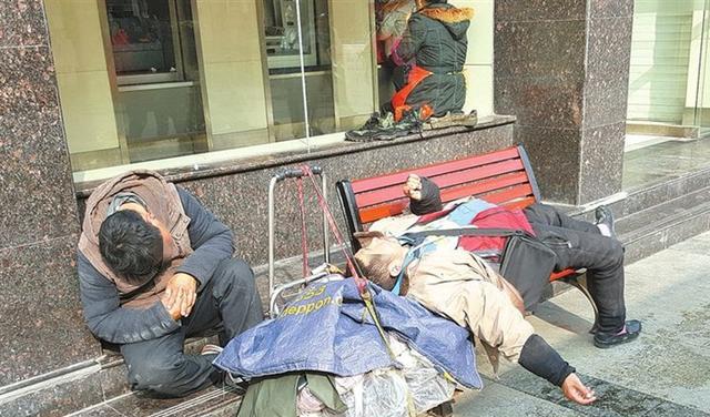 案例:两个流浪汉深夜争“充气娃娃”,发现对方是醉酒女引发血案