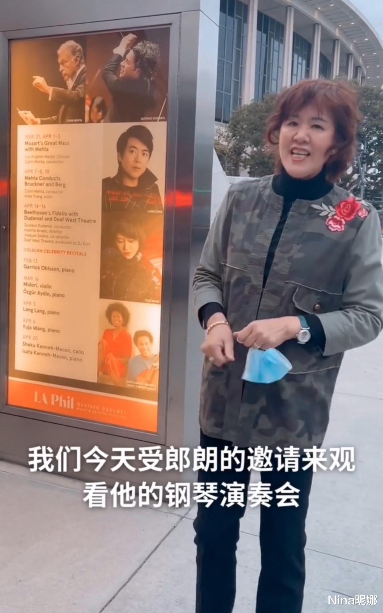 穿衣搭配 郎平新发型堪比“整容”,穿夹克烫羊毛卷现身变萌妹,形象大变样