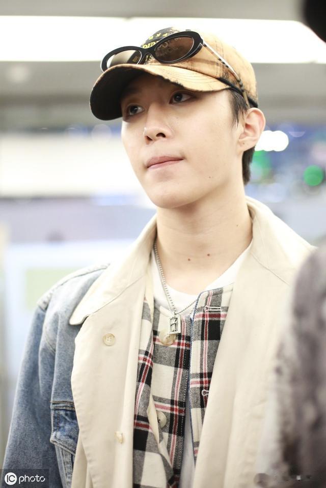 春晚|范丞丞像她姐范冰冰一样亮眼、气质出众,且歌唱得好有自己的特色