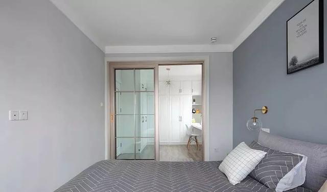 80㎡混搭风格装修，卡座、吧台还有书房兼具衣帽间的设计，赞！