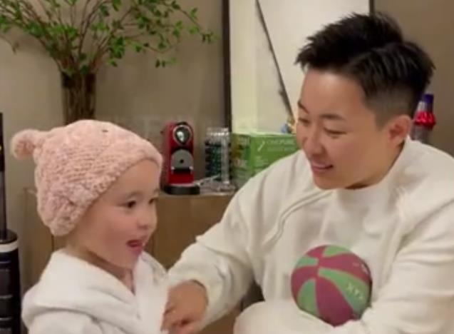 吴京|叶海洋再花16万生二胎，同父同母妹妹颜值高，生父身份曝光引热议