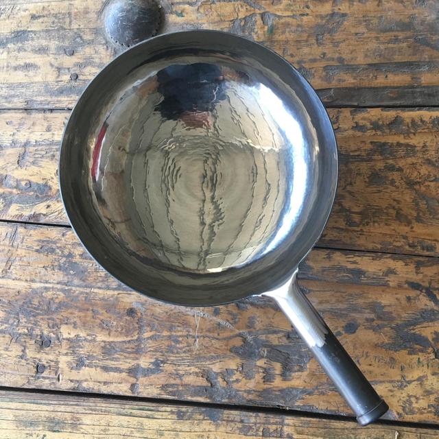 铁锅、不锈钢锅、不粘锅,炒锅材质那么多,有什么区别?怎么选?