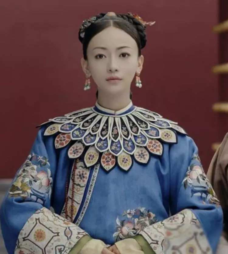 央视|出门6个助理30个保镖，被央视公开点名后，她仍是“屡教不改”