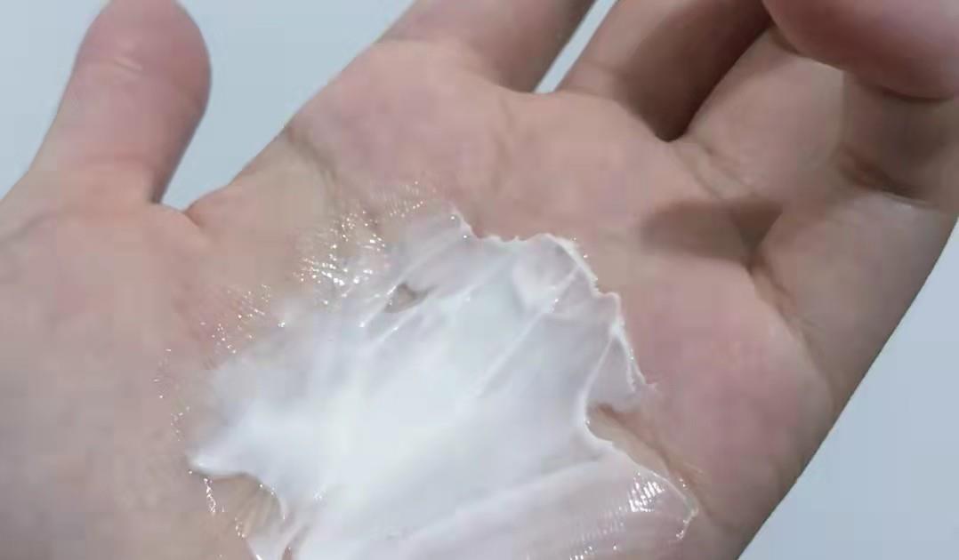 空气刘海 4款热门美白精华大集合，适合肤质+成分分析，你用对了吗？