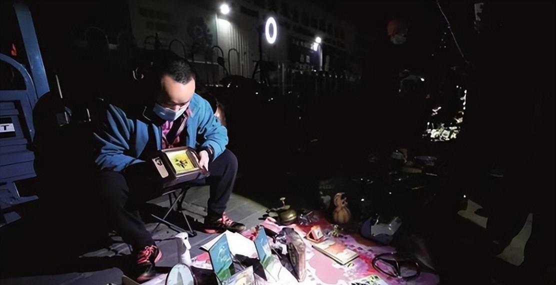 北京鬼市,夜晚出摊天亮离开,2大规矩:看货不问价,照货不照人