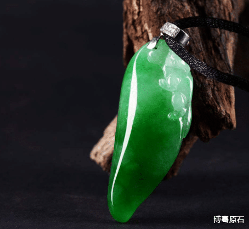 翡翠手镯|“天上掉馅饼”?翡翠手镯白送还附赠抽奖!背后团伙借此诈骗数百万元