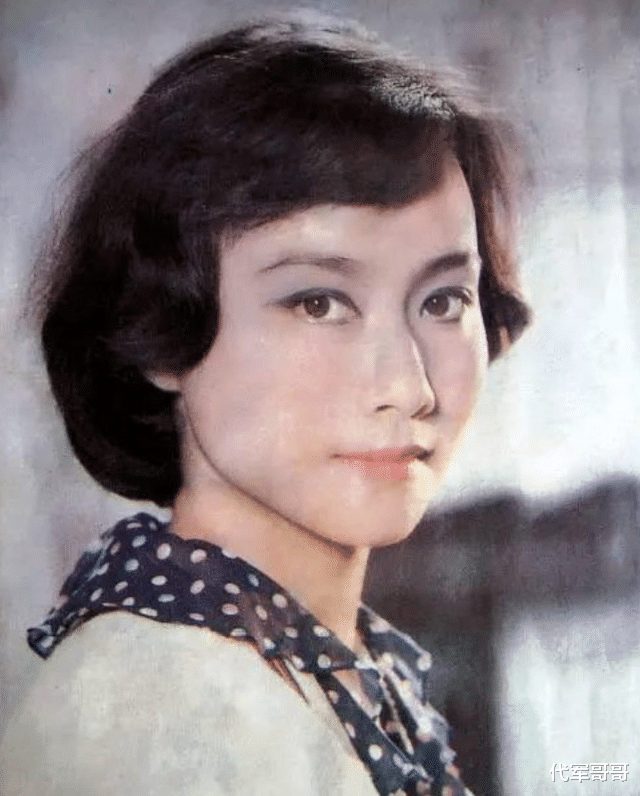 黄梅莹|她凭《渴望》爆红,嫁给小2岁老公恩爱38年,如今72岁气质依旧