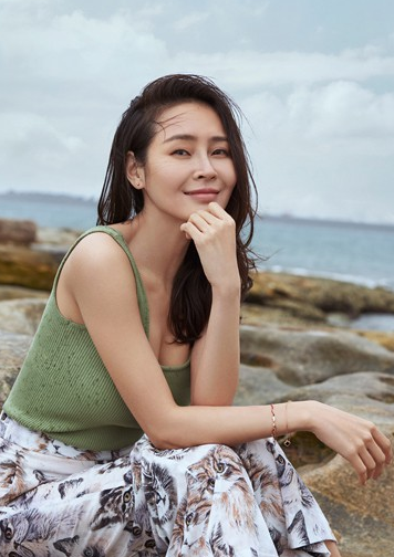 于明加|入圈15年无绯闻，闪婚圈外老公，结婚12年恩爱，一家四口很幸福