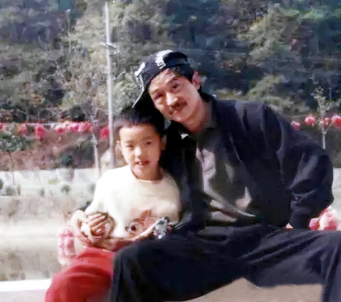 华晨宇|“火星弟弟”华晨宇:原生家庭伤害太深,他只要女儿不要婚姻