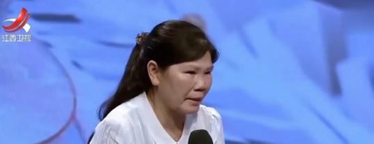 回顾女孩被父母逼得割腕,父母得知后却无动于衷,父亲:她活该