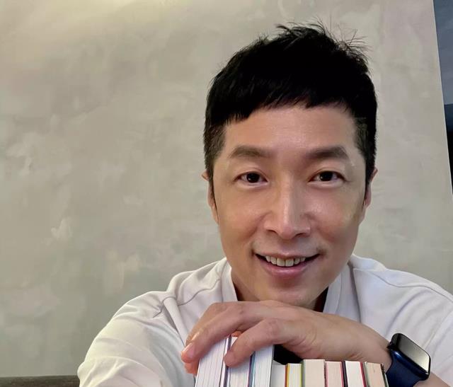 马浚伟|恭喜!知名港星马浚伟升级成公职人员,以硕士学位从北京大学毕业