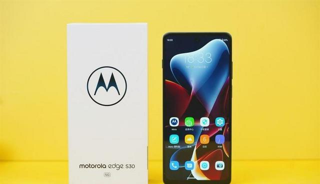 摩托罗拉|友商坚持性价比，骁龙888Plus+144Hz屏，512G仅2499元