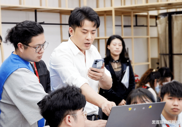 蒋梦婕|网红老方丈坦言:从辛巴身上赚得400万!自嘲“滚刀肉”回怼粉丝