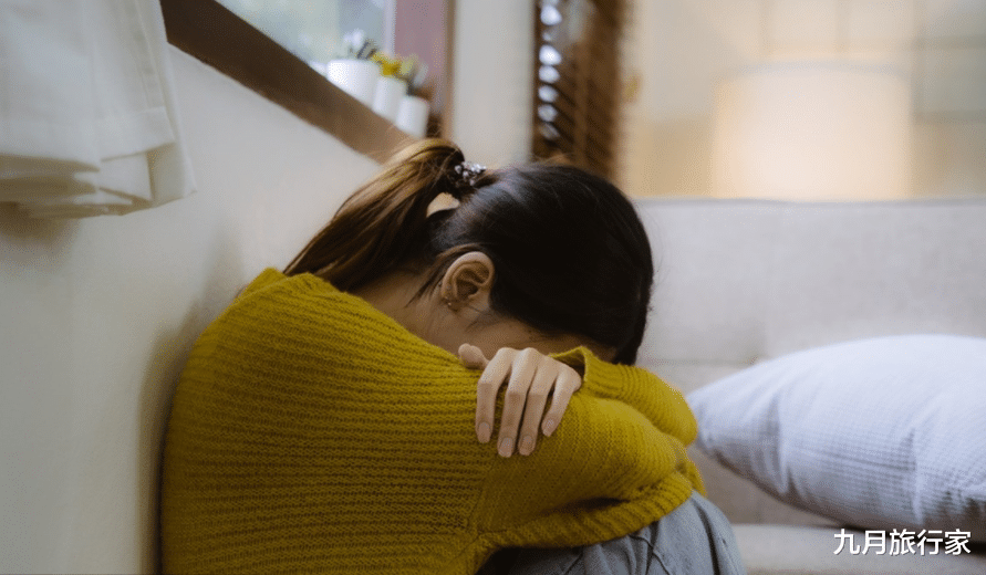 “丫头别怕”女儿被打,父母开一天车来接,远嫁女:我错了
