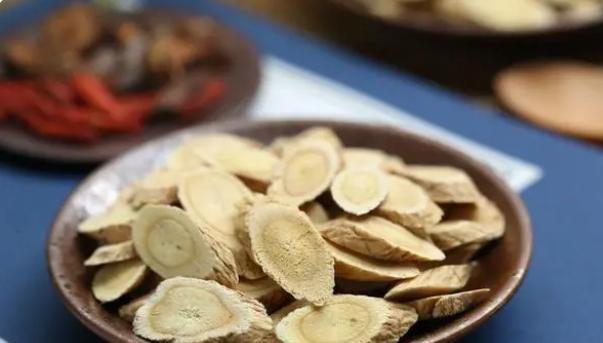 黄芪|经常泡黄芪水,身体会“回馈”你这些好处,不试试就亏了