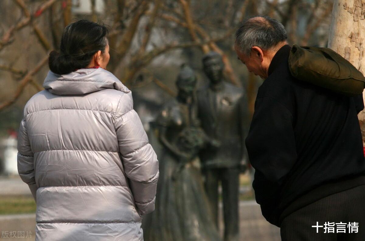 64岁大爷再婚55岁老伴,领证后被要求承诺三件事,直言:我不糊涂