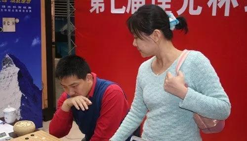常昊|曾不顾母亲反对，常昊执意娶大8岁师姑为妻，现在两人过得怎样？