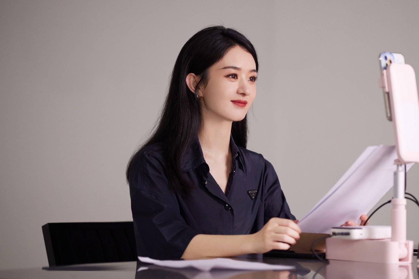 赵丽颖|想要视觉上显瘦，最快的就是靠发型，赵丽颖一改变，小圆脸就不见了