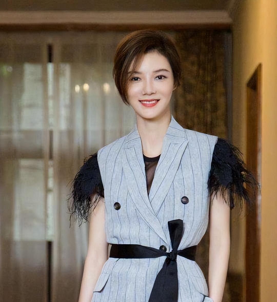 吉克隽逸|吉克隽逸劝女生敢于正视年龄，打破年龄焦虑，并调侃自己很白！