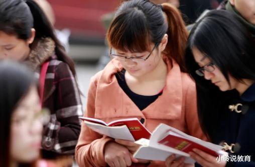 事业单位|985硕士在事业单位“端茶送水”，得知领导学历后，不淡定了