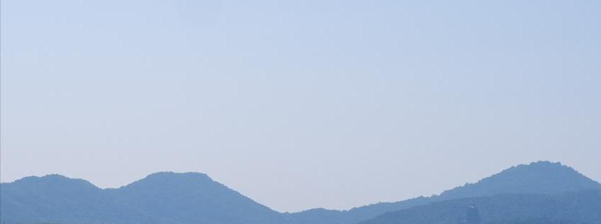 魔兽世界|大爷在西湖苏堤钓获大青鱼，三人抬着匆匆离去，网友猜测没钓鱼证