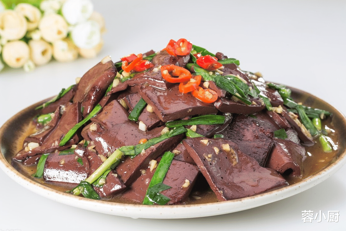 爱美的女人，建议多吃“4红3黑2绿”，含铁量高，春季常吃气色好